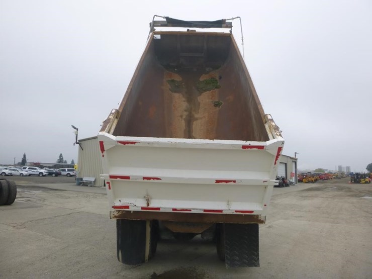 2019-peterbilt-567-image-9