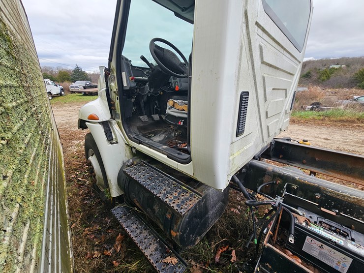 2004-international-durastar-4300-image-13