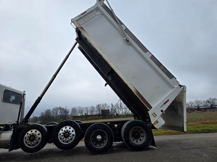 peterbilt-367-image-55