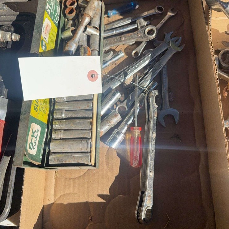 1/4" sockets, wrenches