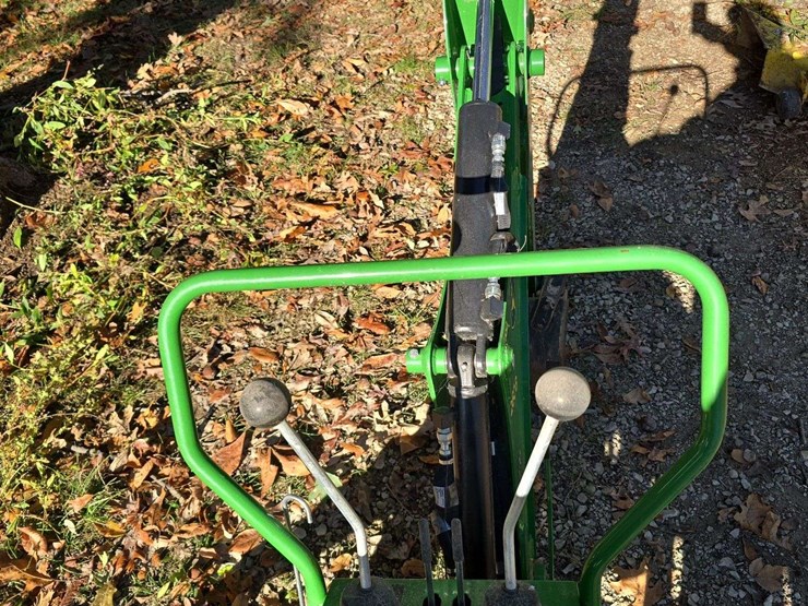 john-deere-260b-3pt-backhoe,-seat,-hyd.-driven,-with-12''-bucket,-low-use,-out-riggers-image-8