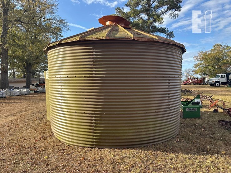 grain-bin---approx.-14'-across-61-image-3