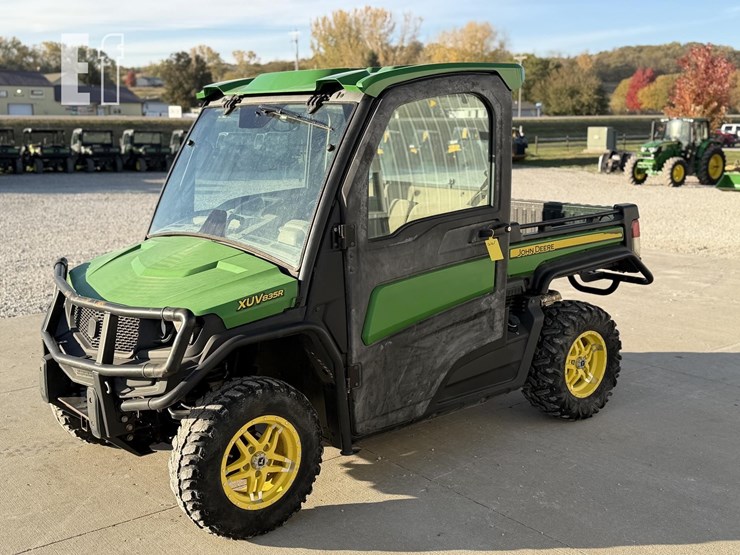 2019-john-deere-gator-xuv-835r-image-1