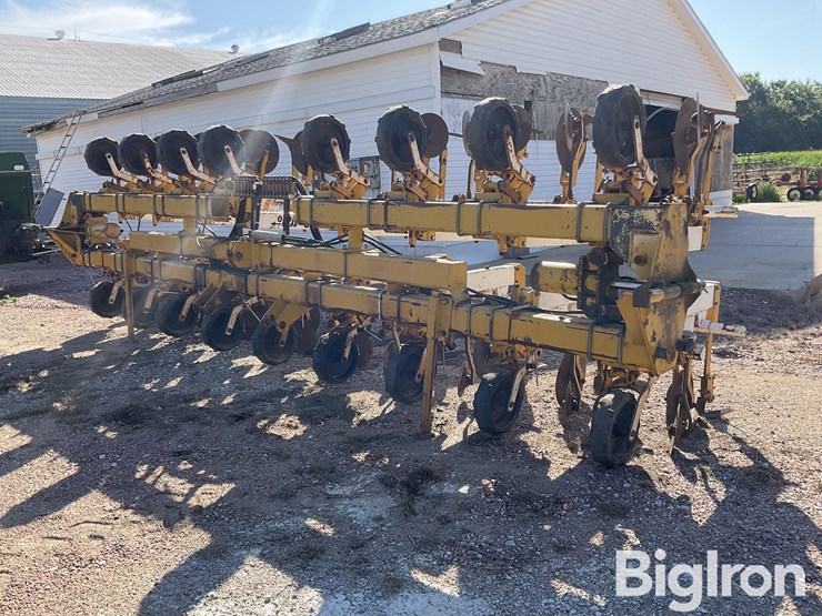 buffalo-6000-16-row-cultivator-image-1