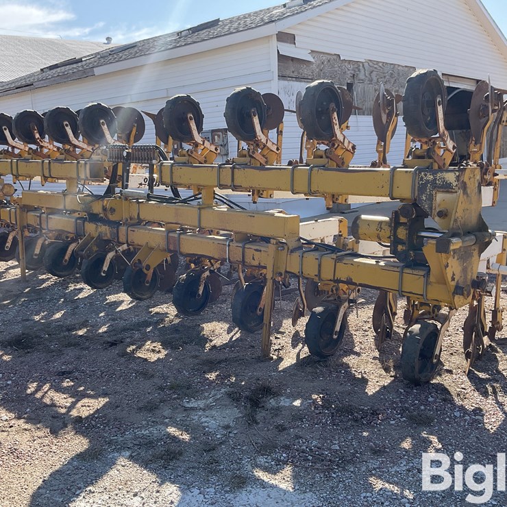 Buffalo 6000 16 Row Cultivator