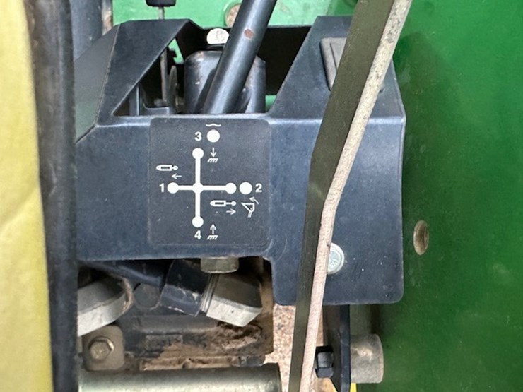 john-deere-4105-image-47