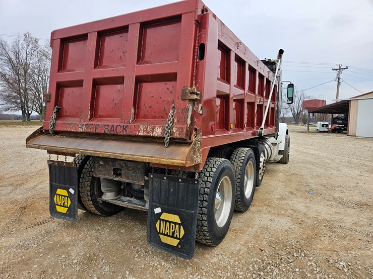 freightliner-122sd-image-18