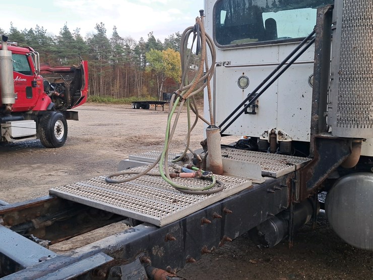 2010-peterbilt-386-image-39