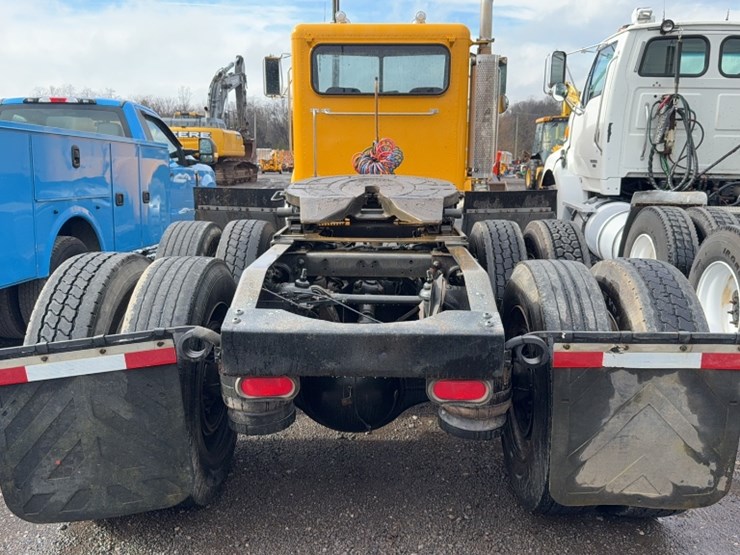 1997-peterbilt-379-image-10