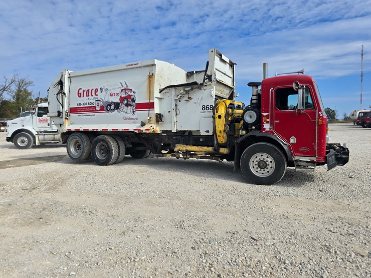 2003-peterbilt-320-image-36
