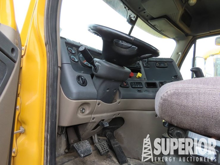 (x)-(2-6)-2015-freightliner-cascadia-t/a-truck-tr...-image-5