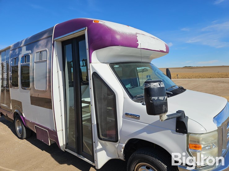 2010-ford-e450-image-12