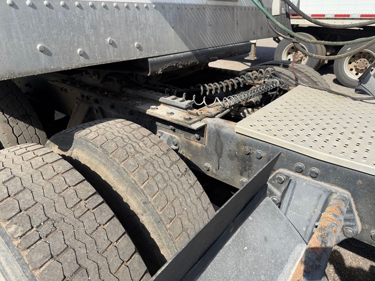 2016-kenworth-t880-image-18