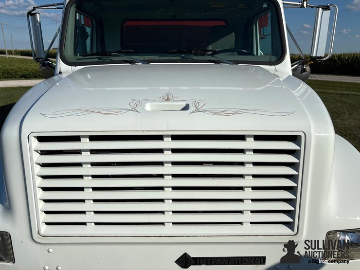 international-4900-image-17