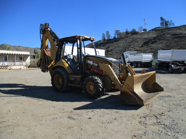 2017-caterpillar-450f-image-2