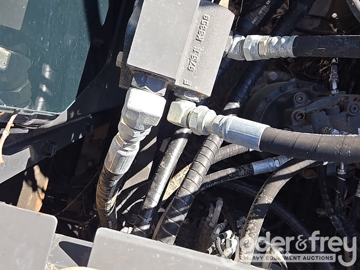 2021-case-cx210-lc-image-77