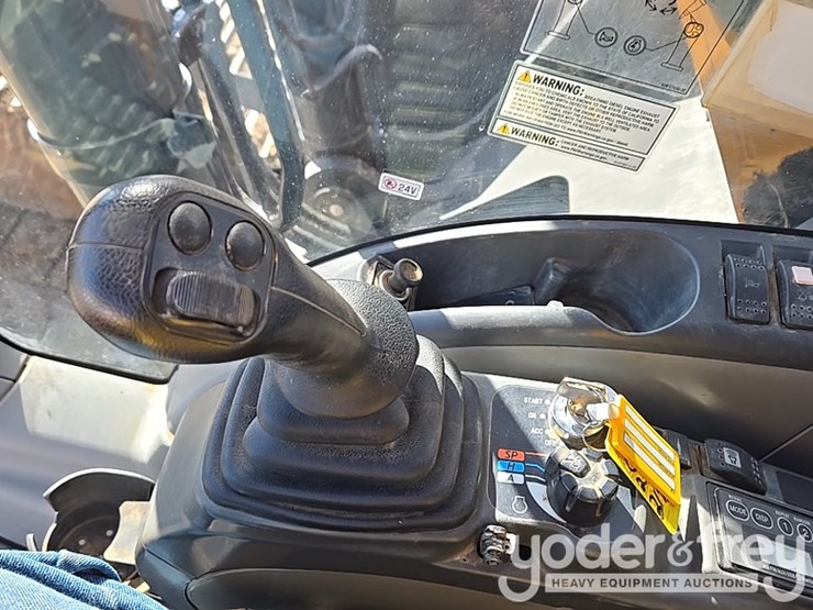 2021-case-cx210-lc-image-200