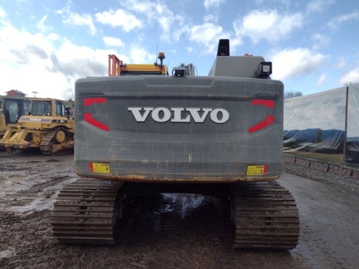 volvo-ec220e-lr-image-4