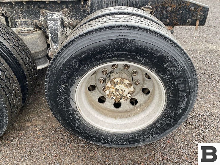 1993-freightliner-fld120-image-26