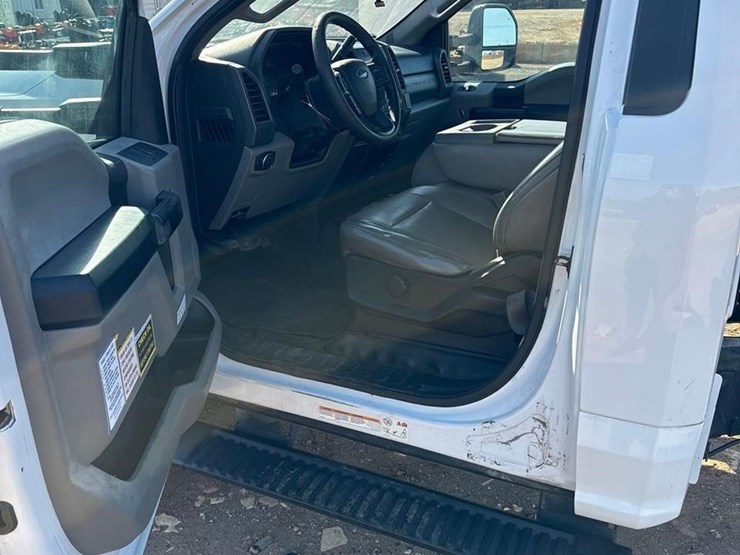 ford-f550-xl-image-14