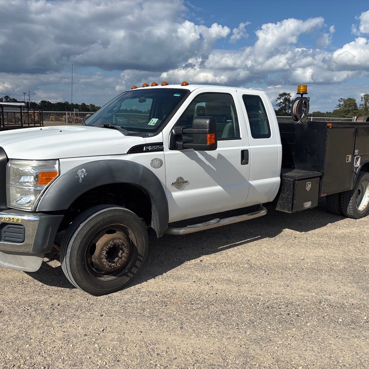 2011 FORD F550