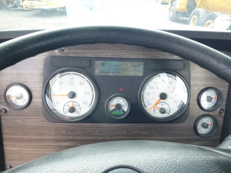 freightliner-coronado-122-image-9