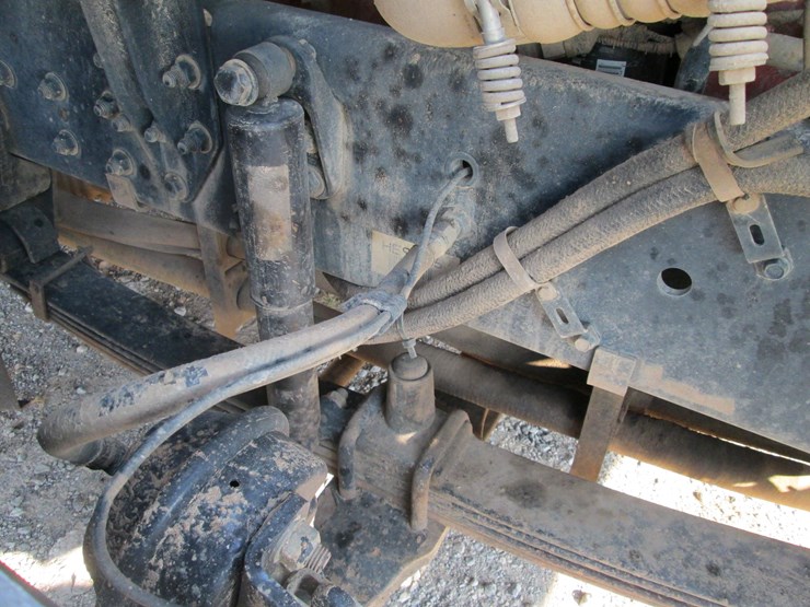 2016-freightliner-108sd-image-31