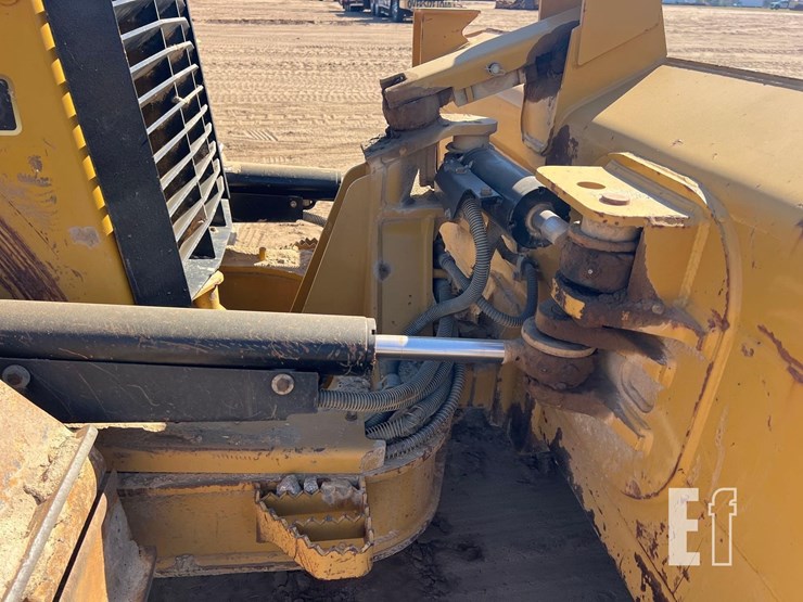 2022-caterpillar-d3-lgp-image-15
