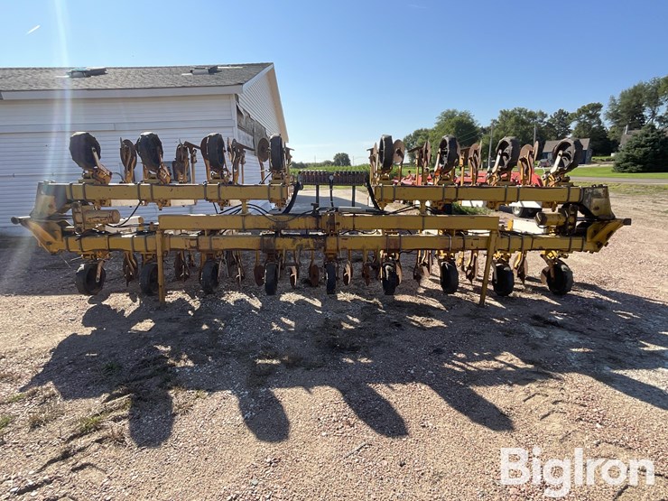 buffalo-6000-16-row-cultivator-image-2
