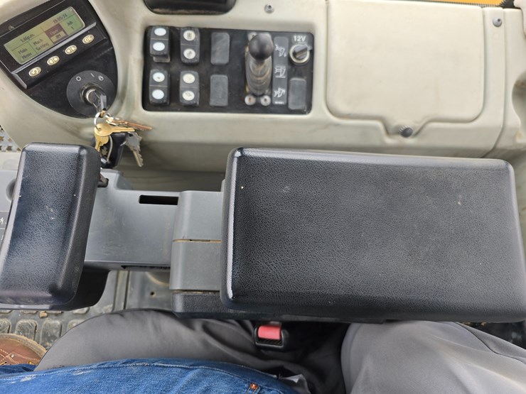 caterpillar-953d-image-108