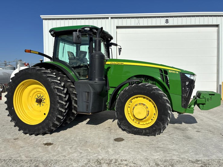 john-deere-8320r-image-3