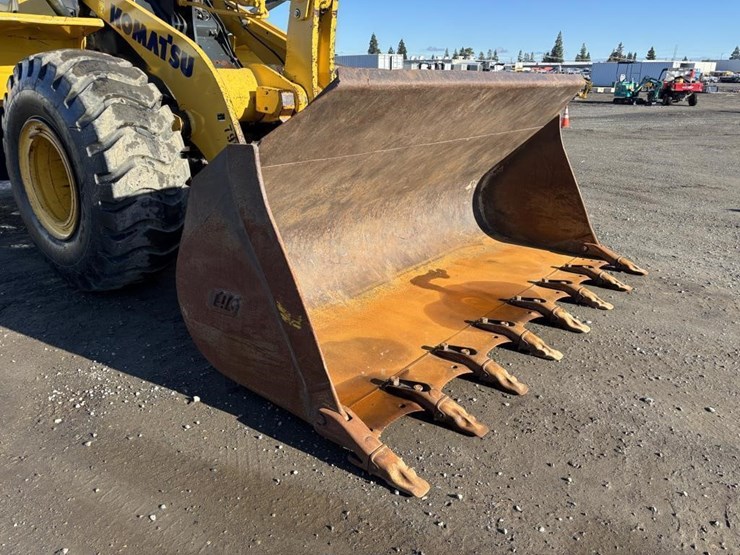 2014-komatsu-wa380-7-image-10