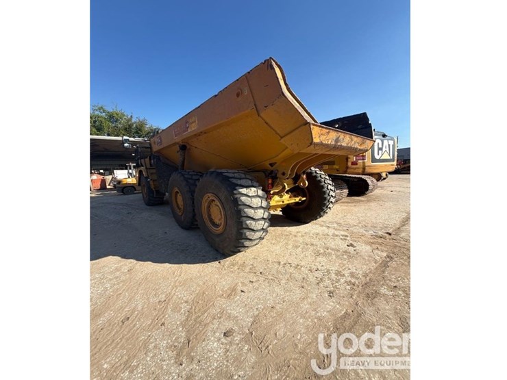 caterpillar-725-image-3