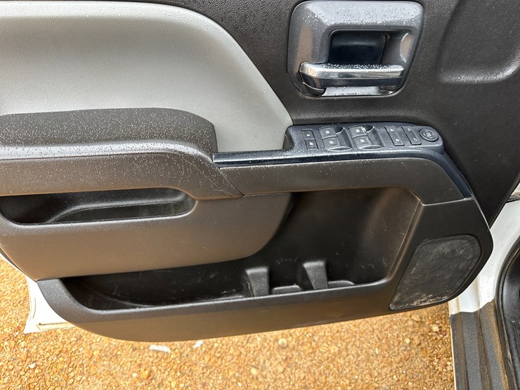 2017-chevrolet-3500hd-image-11