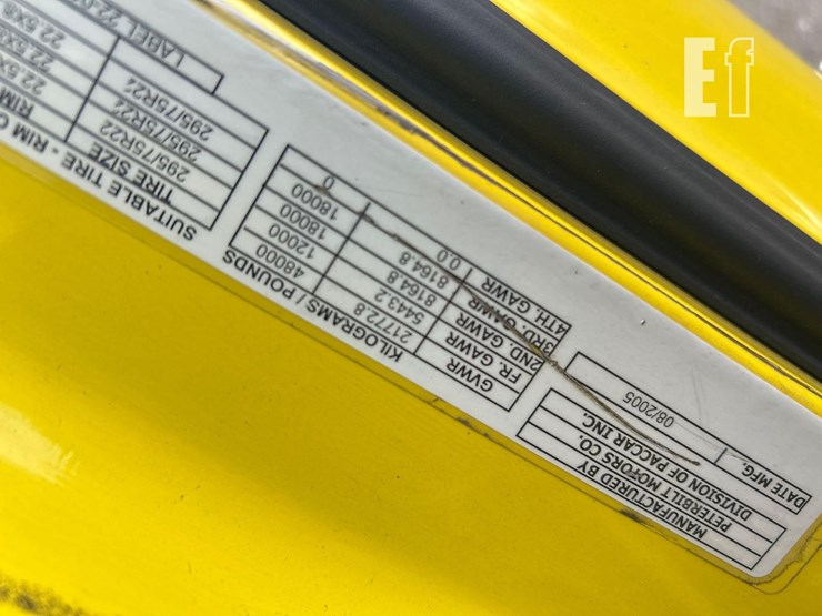 peterbilt-384-image-29