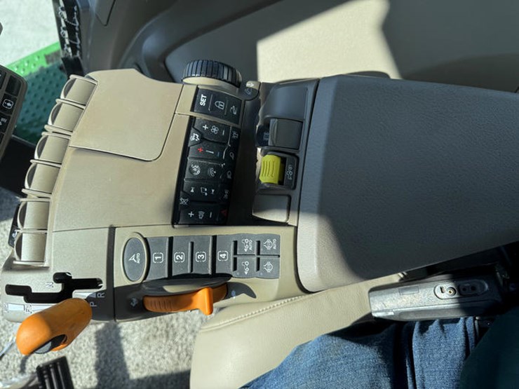 john-deere-8r-370-image-39