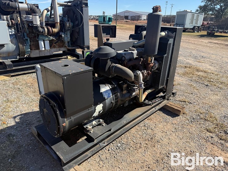 marathon-magnaplus-100kw-skid-mounted-diesel-generator-image-7