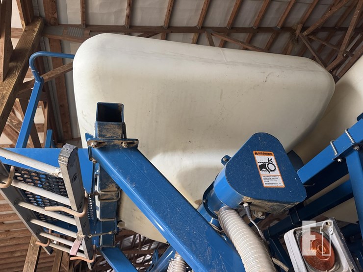 2009-kinze-3700sds-image-31