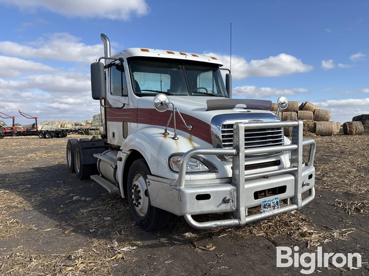 2005-freightliner-columbia-120-image-3