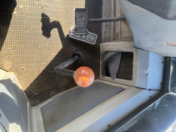 1989-ford-876-image-19