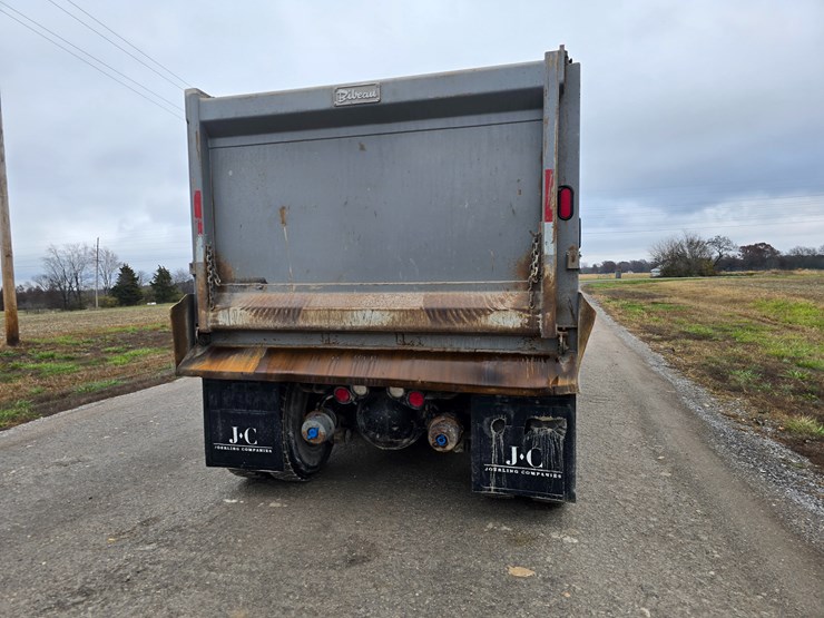 2020-peterbilt-567-image-27