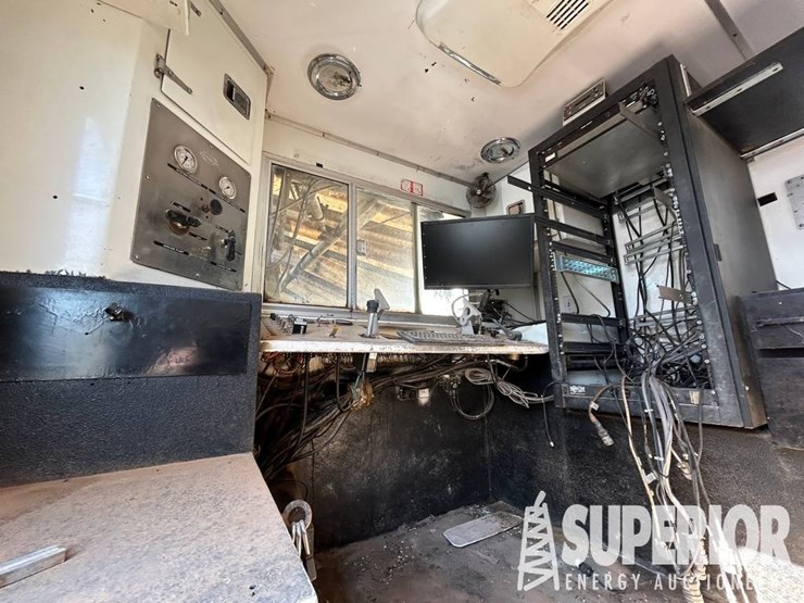 peterbilt-357-image-11