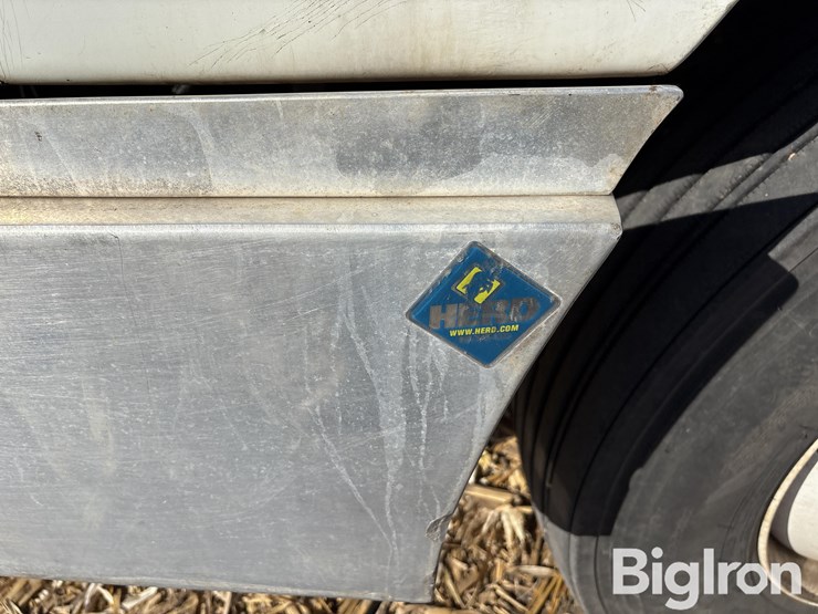 2005-freightliner-columbia-120-image-10