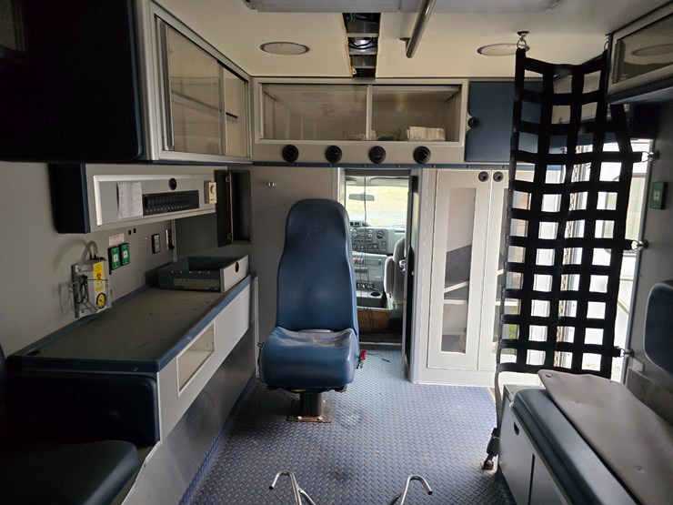 2010-ford-e450-image-51