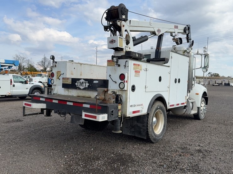 2007-peterbilt-335-image-10