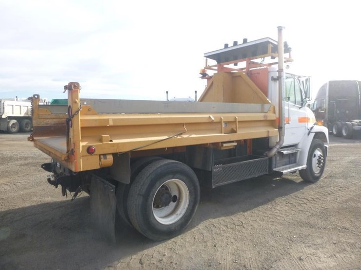 freightliner-fl70-image-3