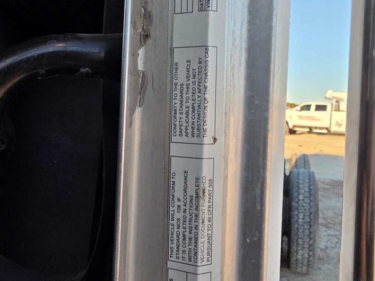 peterbilt-385-image-18