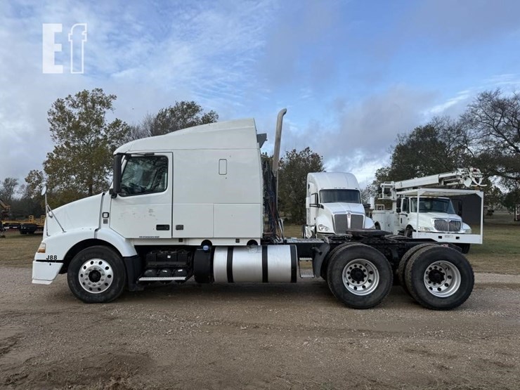 volvo-vnm64t630-image-8