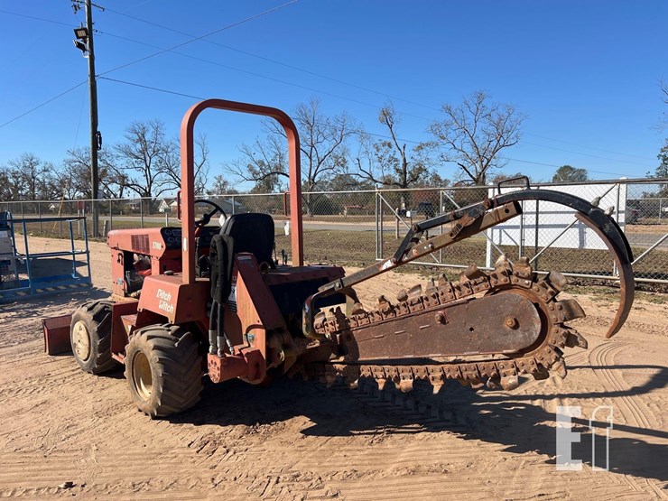 2004-ditch-witch-3700-image-2