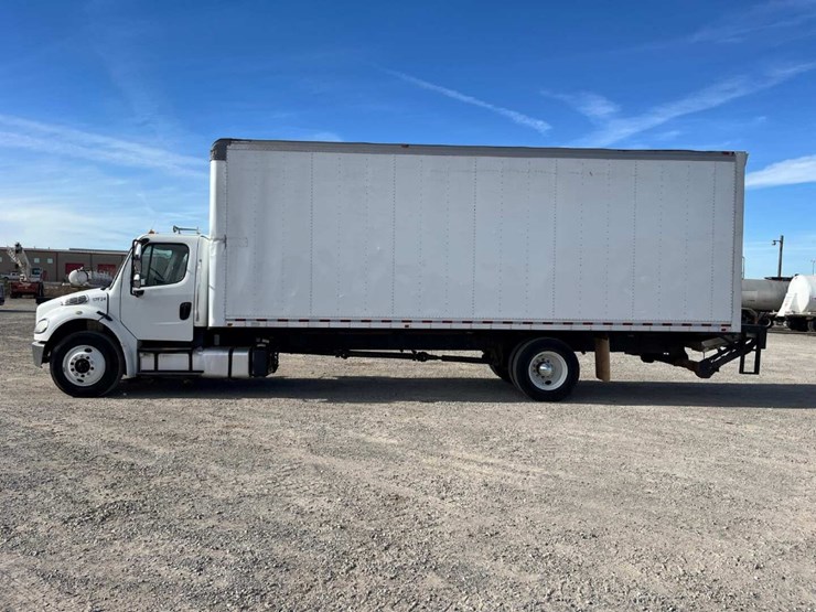 freightliner-m2-106-image-8